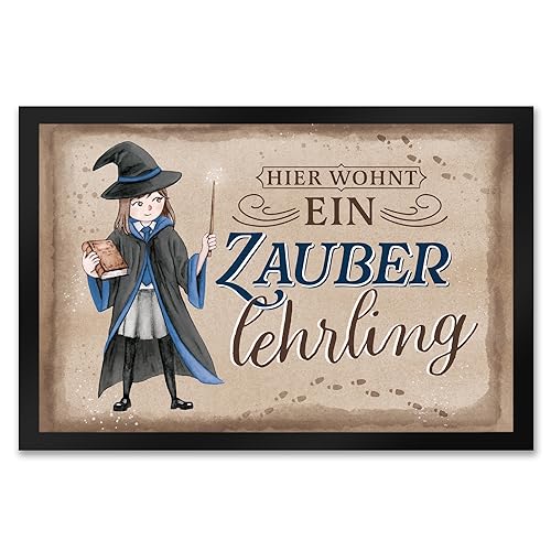 speecheese Zauberlehrling Fußmatte XXL in 50x75 cm mit Zauberschülerin in blau EIN bunter Türvorleger für die Eingangstür Zauberschule Weiblicher Zauberschüler Zauberstab Fußabtreter Zauberer von speecheese