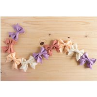 Benutzerdefinierte Filz Schleife Girlande - Boho Kinderzimmer Und Mädchen Schlafzimmer Dekor Frühling Sommer Wohnkultur Benutzerdefinierte Filz Schleife Girlande - Boho Kinderzimmer Und Mädchen Schlafzimmer Dekor Frühling Sommer Wohnkultur von squeezeandthankyou