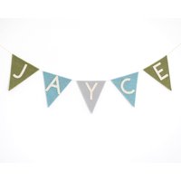 Grosser Benutzerdefinierter Name Filzfahne Für Kinder Und Baby-Schlafzimmer, Party-Dekor, Schulanfang, Camp, Business-Banner von squeezeandthankyou