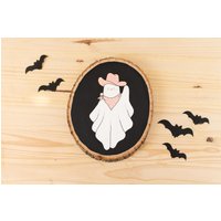 Handgemalter Rosa Cowgirl-Geist Auf Holzscheit | Halloween-Wand-Dekor Süßes Halloween in Pink Handgemalter Rosa Cowgirl-Geist Auf Holzscheit | Halloween-Wand-Dekor Süßes Halloween in Pink von squeezeandthankyou