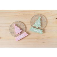 Personalisierte Schneekugel Glitter Weihnachtsbaum Ornament | Acryl Name Geschenkanhänger Keks Weihnachtsgeschenk Glitzer Vinyl Holz Personalisierte Schneekugel Glitter Weihnachtsbaum Ornament | Acryl Name Geschenkanhänger Keks Weihnachtsgeschenk Glitzer Vinyl Holz von squeezeandthankyou