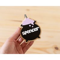 Halloween Boo Korb Kessel Name Geschenkanhänger Acryl | Personalisierte Namensschild Geschenk Kinder Halloween Boo Korb Kessel Name Geschenkanhänger Acryl | Personalisierte Namensschild Geschenk Kinder von squeezeandthankyou