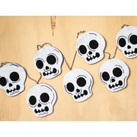 Personalisierte Halloween Totenkopf Filz Banner | Wählen Sie Ihre Farben von squeezeandthankyou