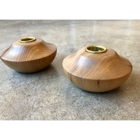 Myrteholz Rund Natur Holz Geschnitztes Paar Set Von 2 Kerzenständern Vintage Kerzenständer Handarbeit Rustikal Mid Century Modern Mcm Stil 90Er Jahre Myrteholz Rund Natur Holz Geschnitztes Paar Set Von 2 Kerzenständern Vintage Kerzenständer Handarbeit Rustikal Mid Century Modern Mcm Stil 90Er Jahre von sssggg