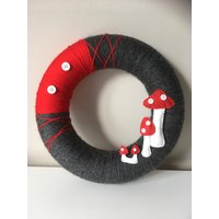 Reduzierter Handgemachter Kranz - Pilz-Design Ein Tolles Herbstgeschenk Oder Dekoration Reduzierter Handgemachter Kranz - Pilz-Design Ein Tolles Herbstgeschenk Oder Dekoration von stitchedinsheffield