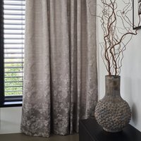 Chantilly Blumen Gewebter Jaquard Grau Stoff Meterware Jab von stoffdesign