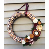 Handgemachter Herbstkranz Karostoff & Filzblumen | 31cm Handgemachter Herbstkranz Karostoff & Filzblumen | 31cm von stringnthings