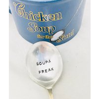 Soupa Freak Suppenlöffel, Individuell Gestempelter Löffel, Suppenliebhaber Geschenk von studiobytheshore