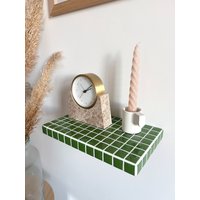 Regal | Fliesen Tile Shelf Mosaik Grün Weiß Fliesenregal Wandregal Fliesenmöbel Fliesentisch Nachttisch Ablage Schwebend von studioxmana