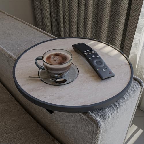 sugodesign Sofatablett Armlehne, Couch-Tablett, Einstellbarer Sofa-Tablett, Getränkehalter, spezielles Design stoßfeste Halterung, Sitzgarnitur Ablage, Durchmesser ⌀ 34 cm, Travertin-Optik, Comfy von sugodesign