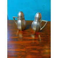 Vintage 1950Er Pewter Salz Und Pfefferstreuer - Kleines Süßes Kleines Shaker-Set Mit Griff V. Lollo New York Vintage 1950Er Pewter Salz Und Pfefferstreuer - Kleines Süßes Kleines Shaker-Set Mit Griff V. Lollo New York von supersmallfryvintage