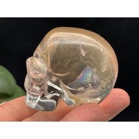 Regenbogen Kristall Totenkopf, Quarz Kristall, Geschnitzter Totenkopf, Spirituelle Heilung, Wohndekoration D080223 von sustarrycrystal