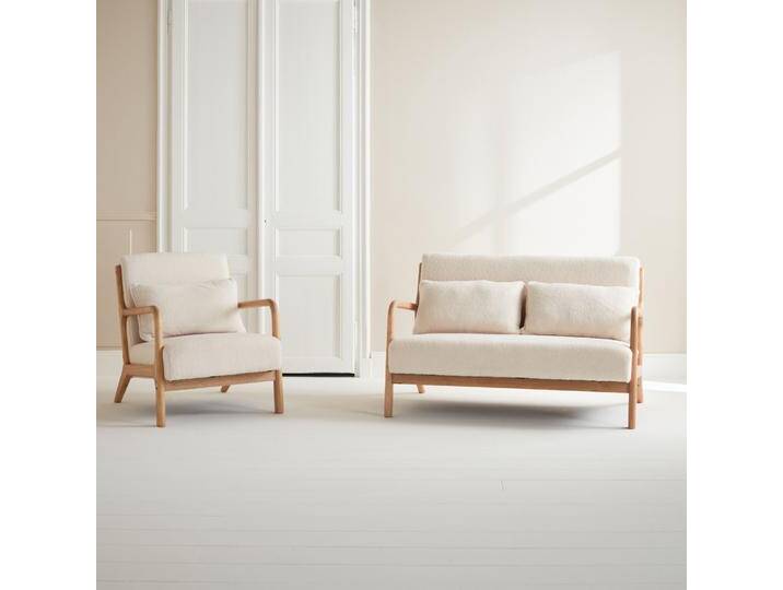2-Sitzer-Sitzbank + Sessel aus Holz mit Bouclé-Bezug Kunstlammfell Weiß - sweeek von sweeek