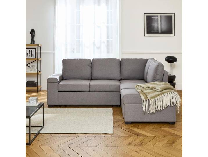 3-Sitzer Ecksofa mit Schlaffunktion, hellgrauem Bezug und Hocker von sweeek