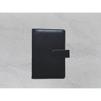 Binder A6 Schwarz Binder A6 Schwarz von swisscashstuffing
