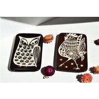 Butterplättchen Keramik Untersetzer, Eule Huhn Tiere Weiss Braun Schwarz, Handgefertigt in Der Schweiz, Geschenke Küche Butter Tablett Butterplättchen Keramik Untersetzer, Eule Huhn Tiere Weiss Braun Schwarz, Handgefertigt in Der Schweiz, Geschenke Küche Butter Tablett von swisshomeware
