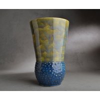 Utensilienhalter Vase Versandfertig Rad Geworfen Blaue Und Gespenschte Grüne Von Symmetrical Pottery von symmetricalpottery