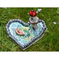 Mini Keramik Herz Boot Im Meer Mit Leuchtturm Mini Keramik Herz Boot Im Meer Mit Leuchtturm von tannwicht