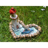 Mini Keramik Herz Boot Im Meer Mit Leuchtturm von tannwicht