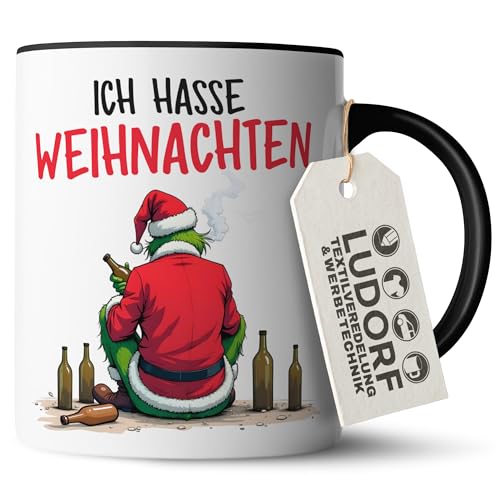 #teamludorf - Grinch-Motiv Kaffeetasse - Schwarzer Henkel, Keramik 300 ml, rundum bedruckt, spülmaschinenfest - Witzige Tasse für Kaffee oder Tee, Weihnacht Geschenk für Männer & Frauen von #teamludorf
