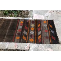 Kelim Teppich Läufer Brauner Wollteppich | 70x400 Kelim Teppich Läufer Brauner Wollteppich | 70x400 von teatimerugs