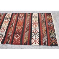 Rot Gestreifter Kelim Teppich Läufer Boho | 72 X 425 cm Rot Gestreifter Kelim Teppich Läufer Boho | 72 X 425 cm von teatimerugs