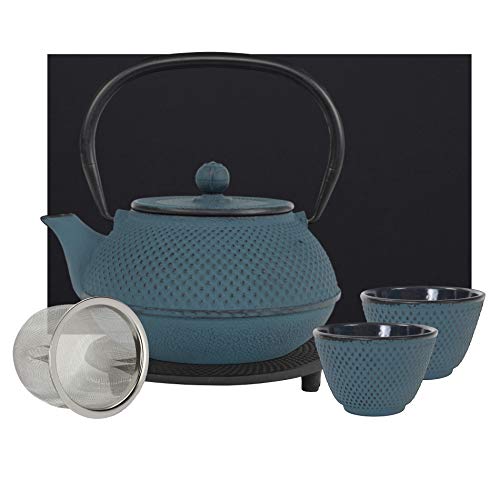 teeblume | gusseiserne Teekanne Arare Set | Gusseisen-Teekanne mit Sieb | inkl. Untersetzer, 2 farblich zur Kanne passenden Bechern & Geschenke-Box | innen komplett emailliert | blau | 900ml teeblume | gusseiserne Teekanne Arare Set | Gusseisen-Teekanne mit Sieb | inkl. Untersetzer, 2 farblich zur Kanne passenden Bechern & Geschenke-Box | innen komplett emailliert | blau | 900ml von teeblume