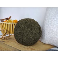 Grünes Boucle Deko-Kugelkissen, Teddykugelkissen, Gemütliches Kugelkissen, Einzigartiges Kreatives Kissen, Puffy Textured Ball Kissen von teotushop