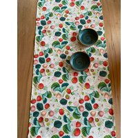 Sommerlicher Tischläufer , Fruchtige Erbeeren Sommerlicher Tischläufer , Fruchtige Erbeeren von tereliniklas