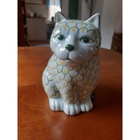 Hübsche Katzenfigur Aus Porzellan Im Herend-stil Hübsche Katzenfigur Aus Porzellan Im Herend-stil von teresaromanoemporium