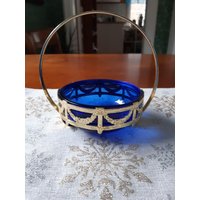 Wunderschöner Kobaltblauer Und Bonbonkorb Aus Metall von teresaromanoemporium