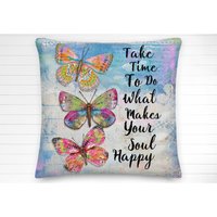 Take Time Schmetterlinge Dekokissen - Hübsches Rosa Aquarell Whimsical Home Zimmer Dekor Boho Glam Positives Zitat Geschenk Für Sie von texturedhome