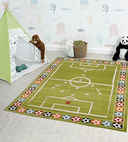 the carpet Beat Soccer Moderner weicher Kinderteppich, Spielteppich, weicher Flor, Pflegeleicht, Fußball, Fußballfeld, Spielfeld, Grün, 120 x 170 cm von the carpet