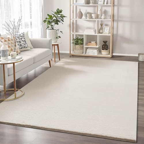 the carpet Cosy kuschelig Warmer Fellteppich, weich und elegant, waschbar und Fußbodenheizung geeignet, Öko-Tex Zertifiziert, Beige, 200 x 280 cm von the carpet