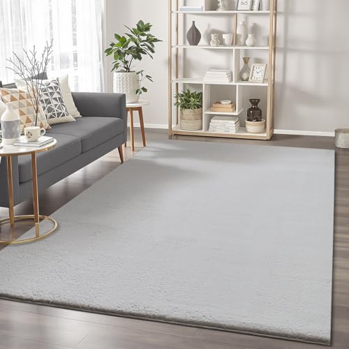 the carpet Cosy kuschelig Warmer Fellteppich, weich und elegant, waschbar und Fußbodenheizung geeignet, Öko-Tex Zertifiziert, Grau, 80 x 150 cm von the carpet