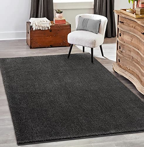 the carpet Grande Moderner Flauschiger Dichter Kurzflor Wohnzimmer Teppich, Supersoft Feeling, Elegant und Pflegeleicht, Anthrazit, 140 x 200 cm von the carpet