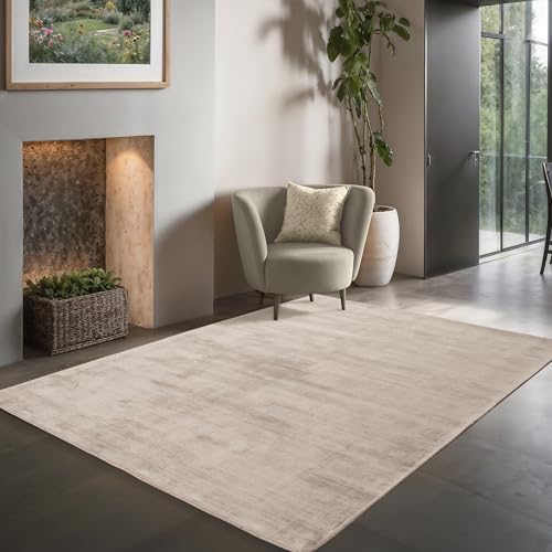 the carpet Janelle eleganter hochwertiger Viskose Wohnzimmer Teppich, exquisiter handegewebter Kurzflor mit Premium-Qualität, pflegeleicht, farbecht, Beige, 160 x 230 cm the carpet Janelle eleganter hochwertiger Viskose Wohnzimmer Teppich, exquisiter handegewebter Kurzflor mit Premium-Qualität, pflegeleicht, farbecht, Beige, 160 x 230 cm von the carpet