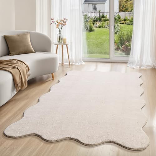 the carpet Lina Shape Scallop Teppich, Kunstfell, Flauschiger Teppich, Anti-Rutsch Unterseite, Waschbar, Super Soft, Beige, 160 x 220 cm von the carpet