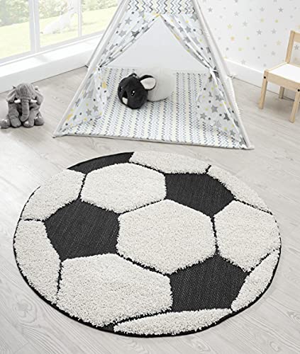 the carpet Lou Weicher Kuscheliger Kinderteppich, Weicher Kuschel-Flor, Pflegeleicht, Farbecht, Outdoor, 3D Optik, Fussball Motiv, Schwarz-Creme, 120 cm Rund von the carpet