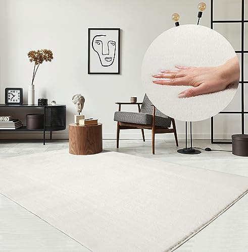 the carpet Relax Moderner Flauschiger Kurzflor Teppich, Anti-Rutsch Unterseite, Waschbar bis 30 Grad, Super Soft, Felloptik, Creme, 80 x 150 cm von the carpet