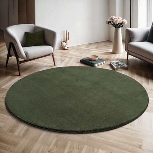 the carpet Relax Moderner Flauschiger Kurzflor Teppich, Anti-Rutsch Unterseite, Waschbar bis 30 Grad, Super Soft, Felloptik, Dunkelgrün, 120 cm Rund the carpet Relax Moderner Flauschiger Kurzflor Teppich, Anti-Rutsch Unterseite, Waschbar bis 30 Grad, Super Soft, Felloptik, Dunkelgrün, 120 cm Rund von the carpet