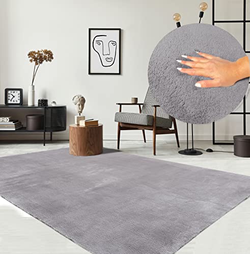 the carpet Relax Moderner Flauschiger Kurzflor Teppich, Anti-Rutsch Unterseite, Waschbar bis 30 Grad, Super Soft, Felloptik, Grau, 60 x 110 cm von the carpet