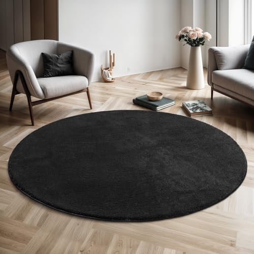 the carpet Relax Moderner Flauschiger Kurzflor Teppich, Anti-Rutsch Unterseite, Waschbar bis 30 Grad, Super Soft, Felloptik, Schwarz, 160 cm Rund von the carpet