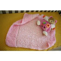 Bubble Gum Pink Hand Stricken Babydecke Hellrosa Weiß Weich Neugeborenes Baby Decke Kinderzimmer Von Gestrickt Aus Streifen Bubble Gum Pink Hand Stricken Babydecke Hellrosa Weiß Weich Neugeborenes Baby Decke Kinderzimmer Von Gestrickt Aus Streifen von theFairies