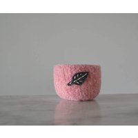 Wollschale - Gefilzte in Hell Rosa Mit Grauem Blatt Air Planter Tillandsia Home Geschenke Für Gärtner Wollschale - Gefilzte in Hell Rosa Mit Grauem Blatt Air Planter Tillandsia Home Geschenke Für Gärtner von theFelterie