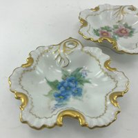 Paar Kleine Teller Handbemalte Blumen Perlglanz Gold Münze Schmuck Tablett von theGardenOfSweden