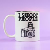 Thetbird Tassen Ich Schießen Menschen Keramik Slogan Tasse Mit Schwarz Oder Pink Gelb Orange Blau Rot Innen / von theTbird