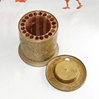 Vintage Geätzter Messing Aschenbecher Und Zigarettenspitze Vintage Geätzter Messing Aschenbecher Und Zigarettenspitze von theVINTAGEporter