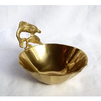 Vintage Messingschüssel Mit Delfinen ... Messingkonfektteller Schmuckstück Vintage Messingschüssel Mit Delfinen ... Messingkonfektteller Schmuckstück von theVINTAGEporter