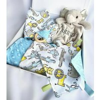 Luxus Bestickter Baby-Geschenk-Korb, Unisex Personalisierter Baby-Geschenk-Set, Baby-Jungen-Geschenk, Baby-Decke, Baby-Mädchen von thebababee